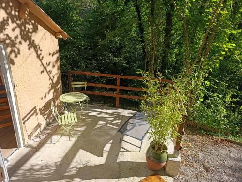 Maisonnette dans la forêt