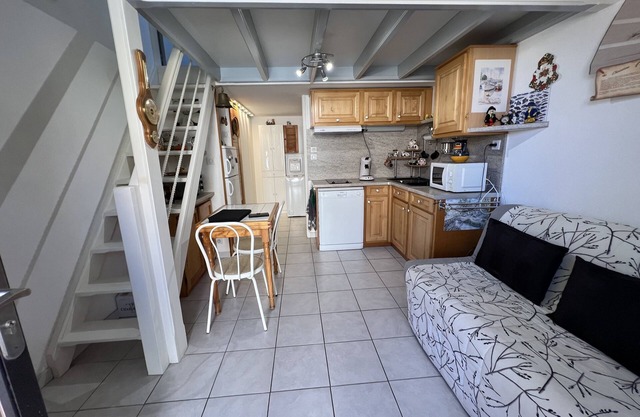 Maisonnette de Plage a 50 m de la mer . 4/5 Couchages . Parking Prive