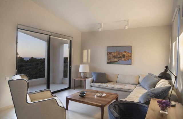Maisonnette - Three Bedroom Apartment with Sea View