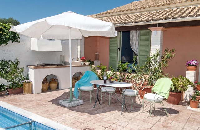 Villa con piscina privada y vistas al mar