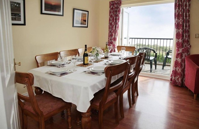 MAIZE COTTAGE With Sea View (Sleeps 8 Adults)
