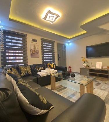 MAJESTIC 2 BR TOWNHOUSE - near AQUA PLANET & CLark Airport - TRP8