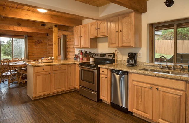 Majestic 4BR Log Cabin / Bellamente remodelado / Central a Grand Canyon y Flagstaff