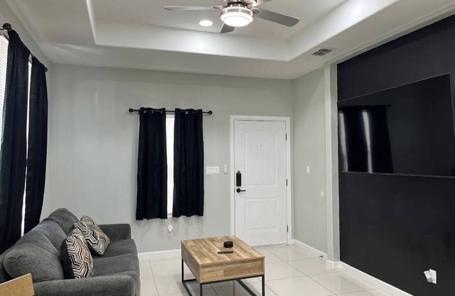 Majestic Apartment at Edinburg