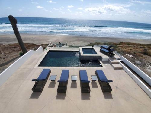 Majestic Beachfront Hideaway