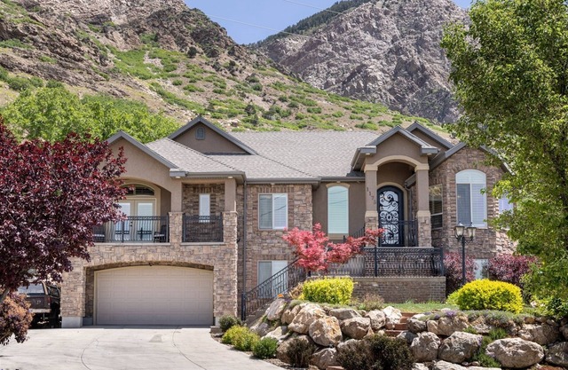 Majestic Home W/Incredible Views + Hot Tub