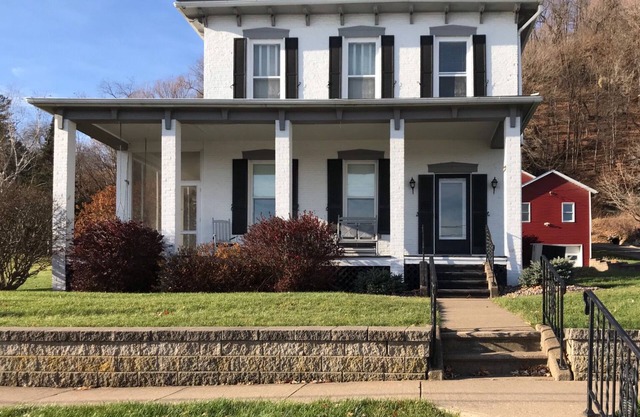 Majestic Mississippi River Views! Booking for August!