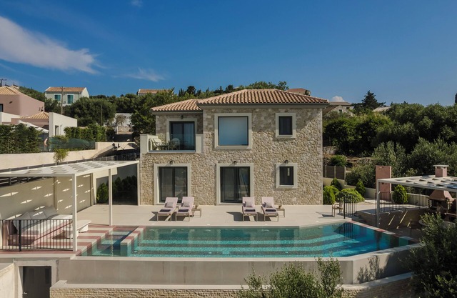 A ESTRENAR: Villa Majestic Stone, piscina privada con vista al mar
