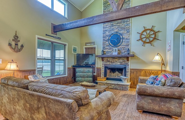 Majestic Sunset Lake House on Wilson Lake
