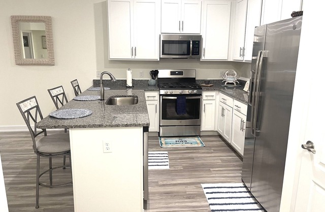 Majestic Waterfront Condo on Rehoboth Bay Minutes From The Beach, Sleeps 8-10