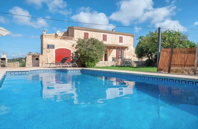 Casa de campo mallorquina "Ses Comes de Son Cladera" con piscina privada y vistas a la montaña