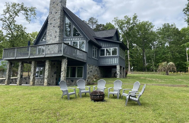 Make Memories at our Spacious 5 Bedroom Lake House right on Lake Murray!