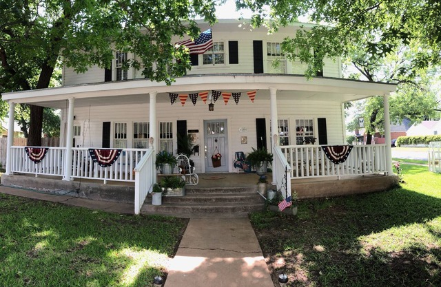 ¡Siéntete como en casa en la Highland House de 1930!