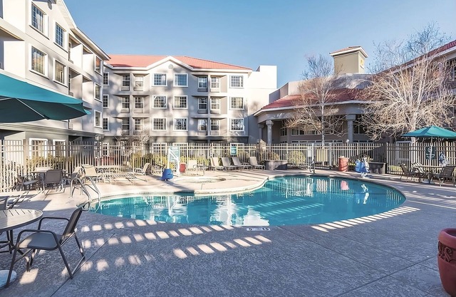 Making The Best Memories Along The Way! 2 Convenient Units, Free Parking