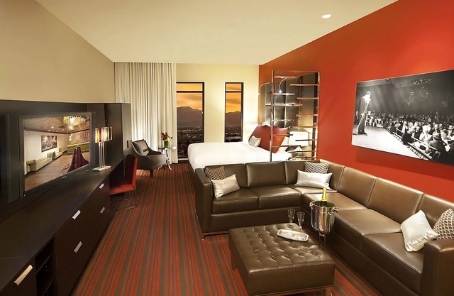 Making The Best Memories Along The Way! 3 Convenient Units, Casino, FREE Parking