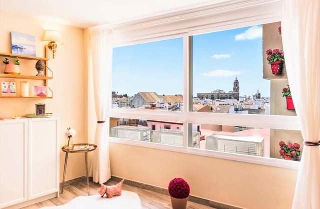 Malaga Centre Apartment with Parking