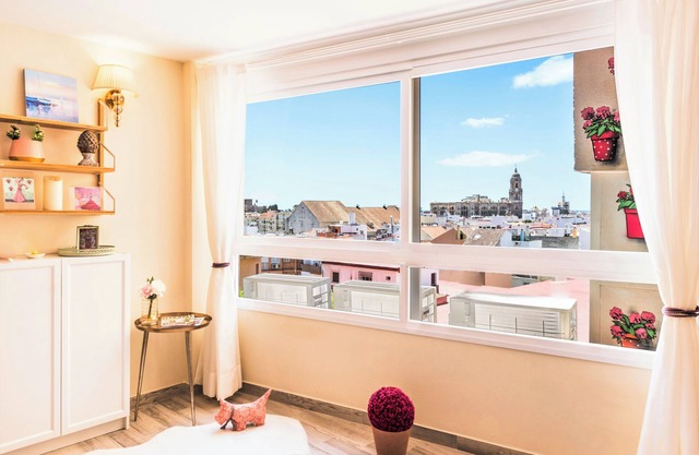Malaga Centre Apartment with Parking