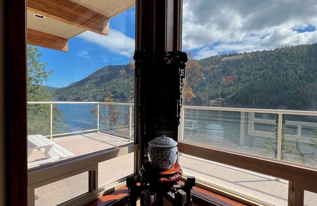 Malahat unique waterfront three bedrooms villa