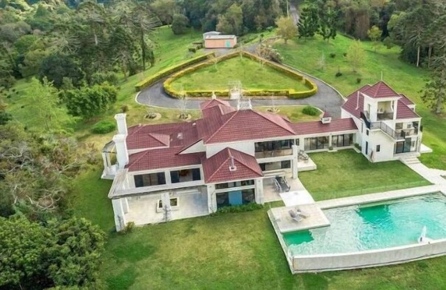 Maleny Chateau Pool Country Experience, Creek, Gym