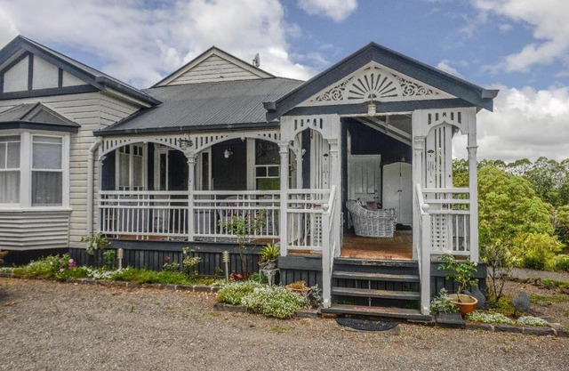 Maleny Country House - Queenslander on Acreage