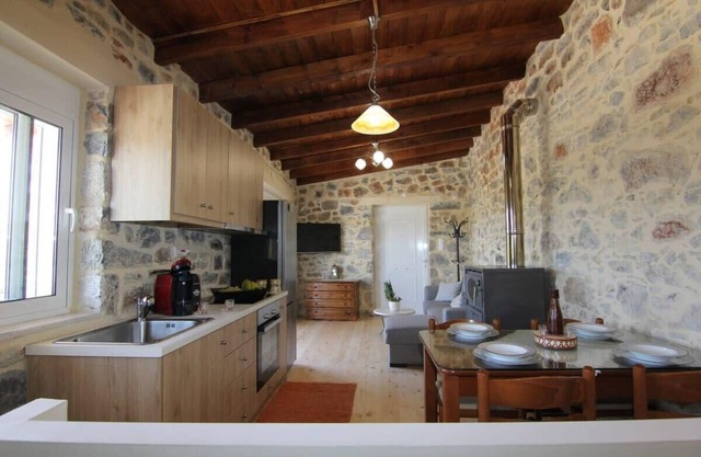 Malia Stone Residence - Secluded Cozy Retreat