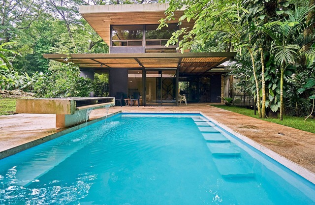 Malibu Jungle House- private pool, steps to the beach