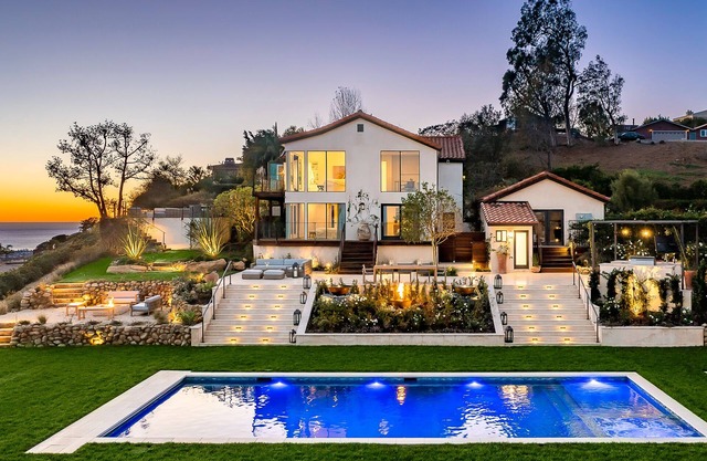 Malibu Fab View 4 Bedroom with Amazing Pool and Outdoor Entertaining