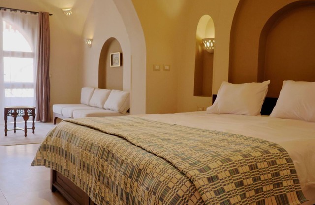 Malkata House Luxe Desert Middle Floor Suite: Pool & Dine
