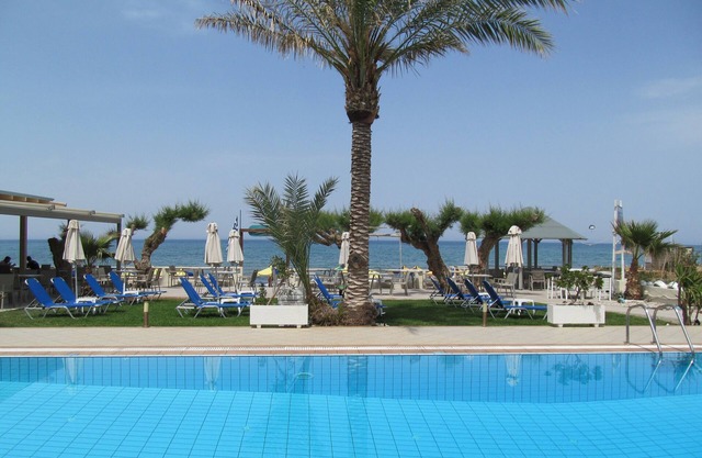 Malliotakis Beach Hotel by Checkin