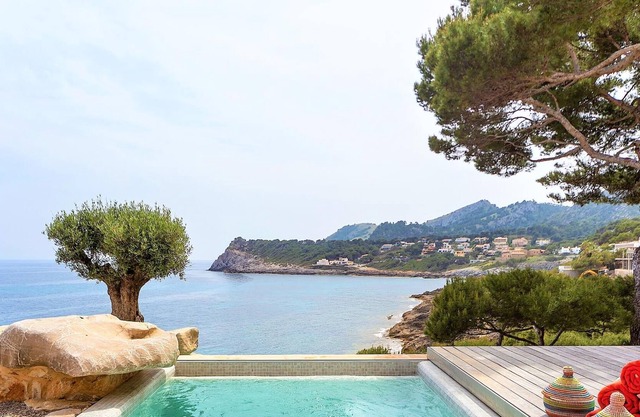 Mallorca front line villa sea access 4/6 pax