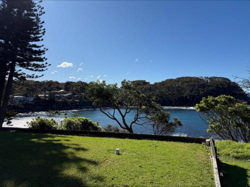 Malua Bay Waterfront Pet Friendly Cottage with WiFi