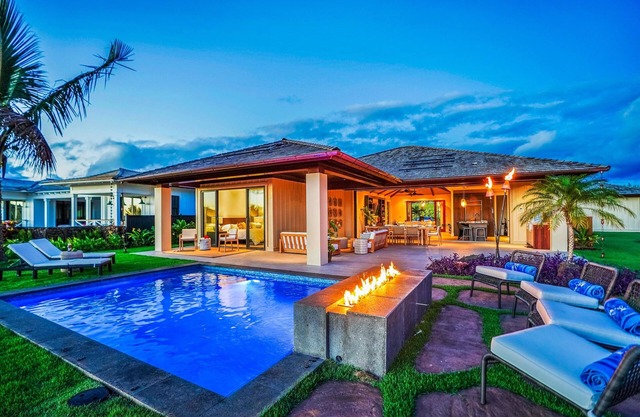 Maluhia Makai: Brand New Tropical Villa