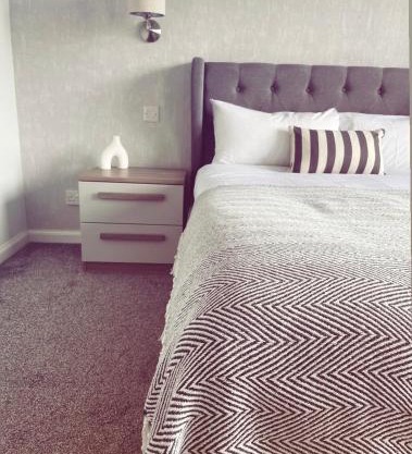 Malva - Modern 2 Bedroom Bungalow in Wick Sleeps 4 with private parking - NC500 Route