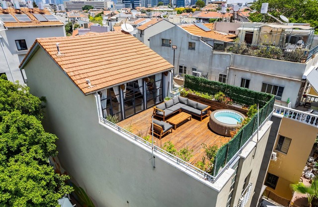 MAMAD, Penthouse & Jacuzzi in Neve Tzedek by FeelHome