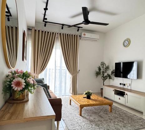 Mamaqarl Homestay near KLIA with Wi-fi and Transport