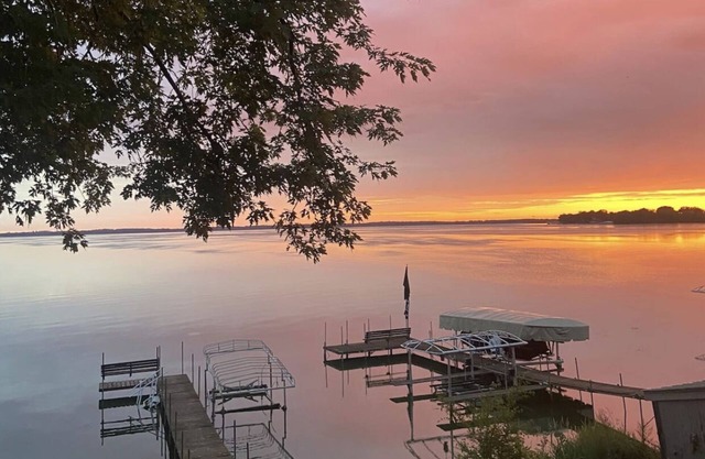 Mama’s Sunset Boathouse on Big Spirit Lake