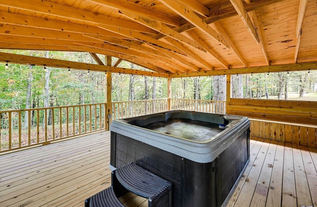 Mammoth Cave Cabin w/ Fire Pit - 3 Mi to Lake!