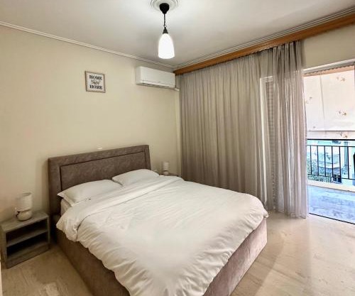 Mamour Apartments, Near Tram & 8' to Beach, Queen Bed Comfort