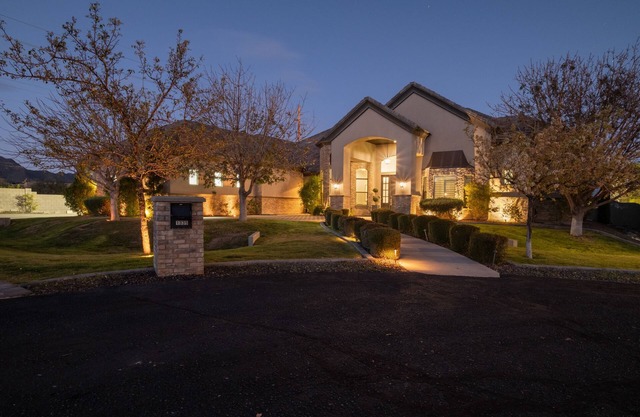 Experience Stress-Free Living in Mesa's Custom Retreat