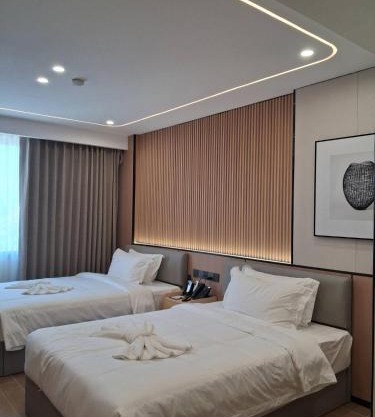 man tony hotel
