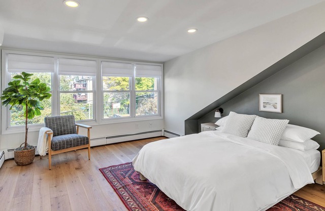 Manayunk House on the Park, quiet block, close to Main Street!