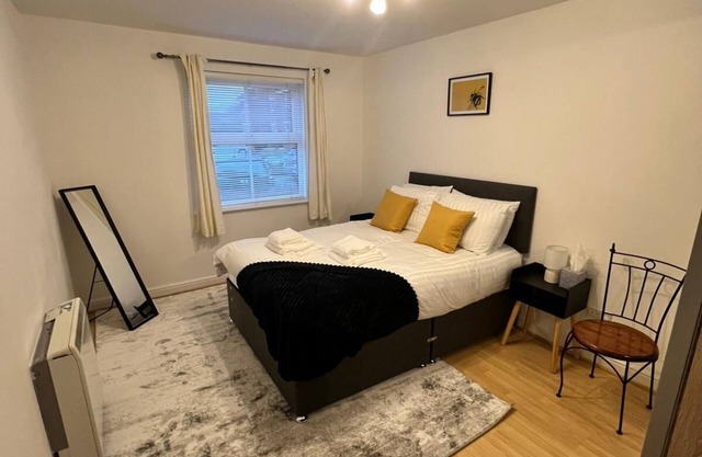 Manchester 2 bedroom apartment with parking (Didsbury)