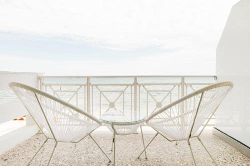 Manda Ray Seafront Apartment Endless Blue View