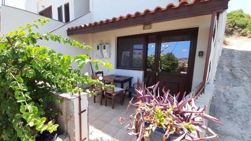 Mandoras cozy sea view apartment
