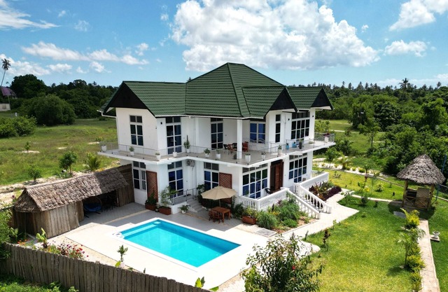 Maneri Villa - Full Villa, with Private Pool and Garden.