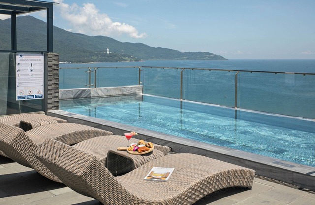 Mangata Beachfront Hotel