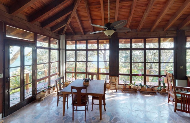 Mango Creek Lodge