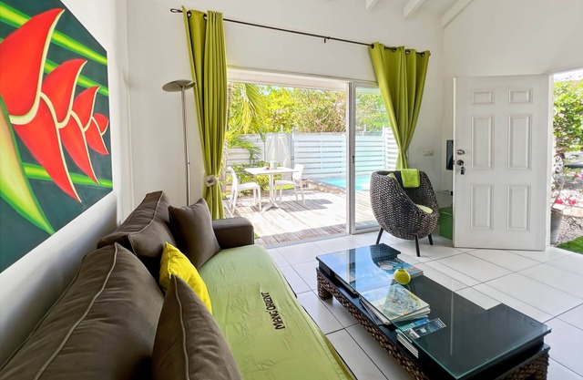 Mango Vert duplex with pool