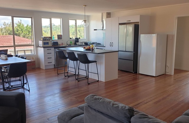 Mangonui 4 bedroom, 3 bathrooms situated 5 minute walk from Mangonui township.
