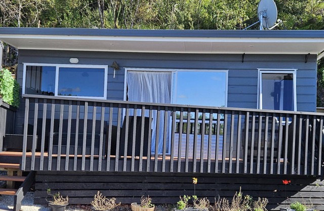 Mangonui, Outstanding Harbour Views From This Cute Cottage